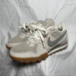 Nike Vintage Sneakers size 7.5